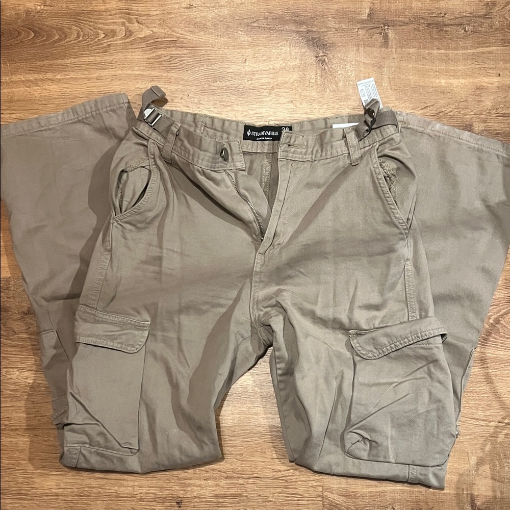 Stradivarius women’s Brown Cargo Pants